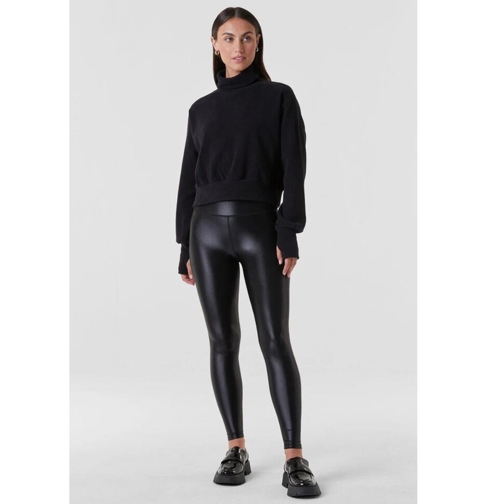 NWT - Noli Yoga - Women’s Black Luxurious Sweatshirt